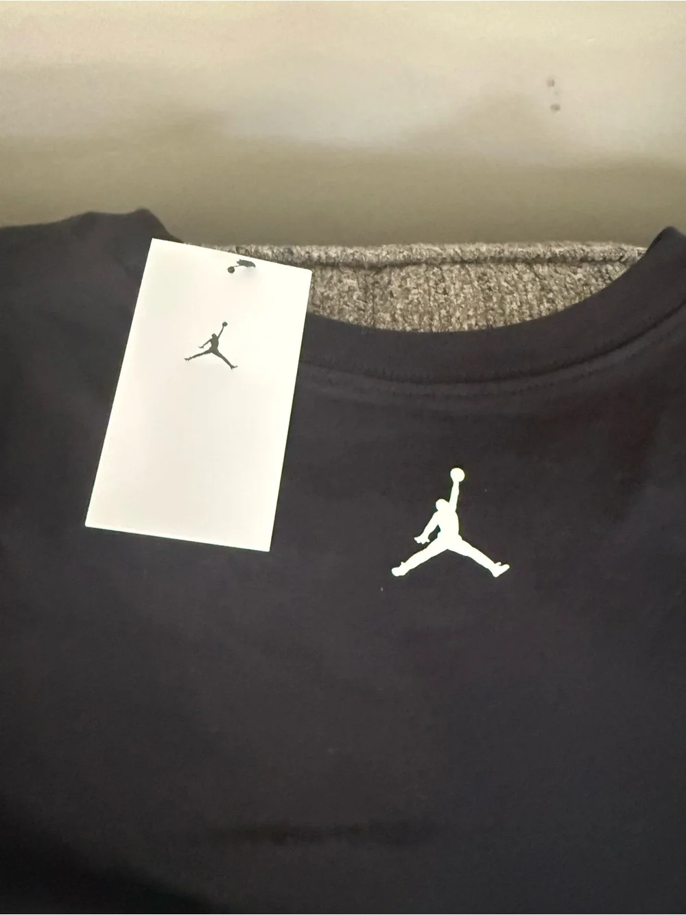 New Nike t shirt and jogger set. Both size XL new with tags. Never worn